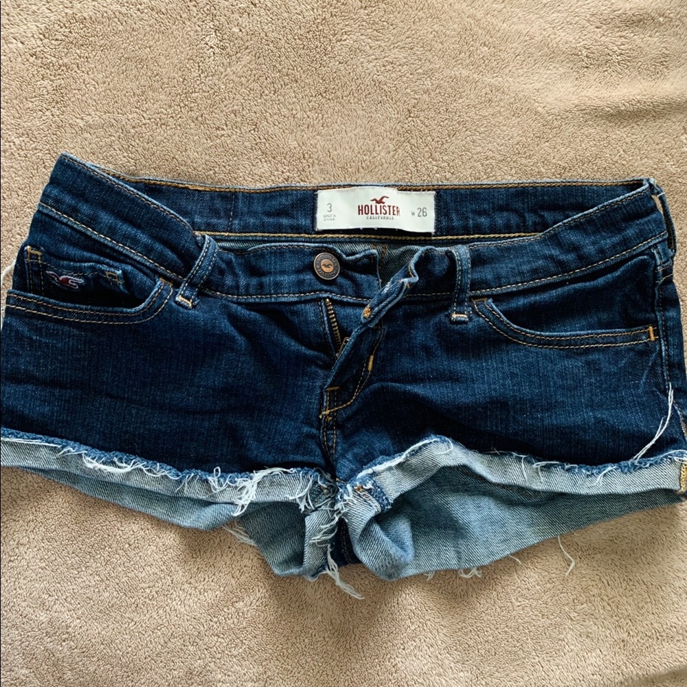 Hollister Size 3 (waist 26) mini jean shorts